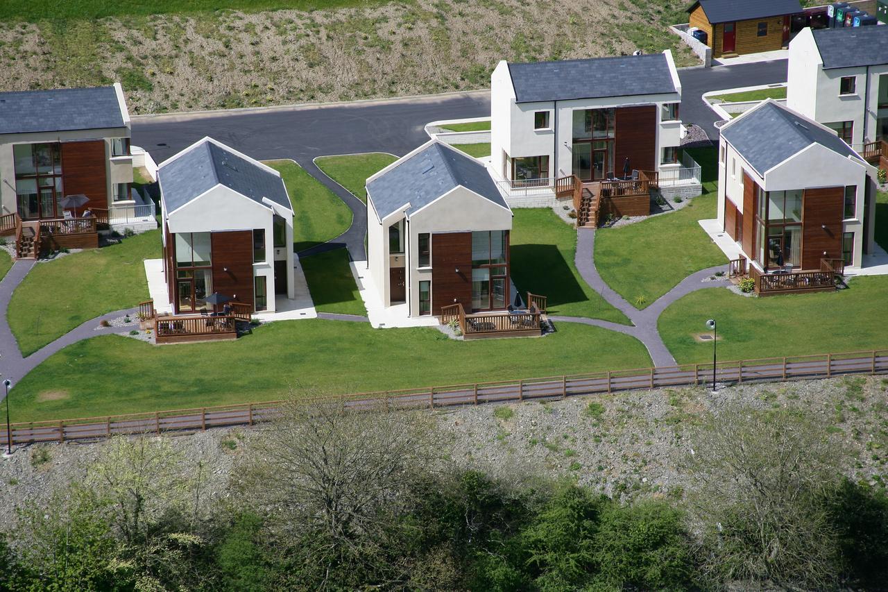 Castle Quay Villa Ballinadee ภายนอก รูปภาพ